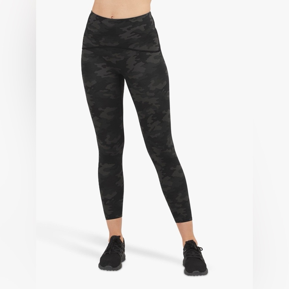 NWOT Spanx Look At‎ Me Now Camo Leggings Dark Green Size Small
